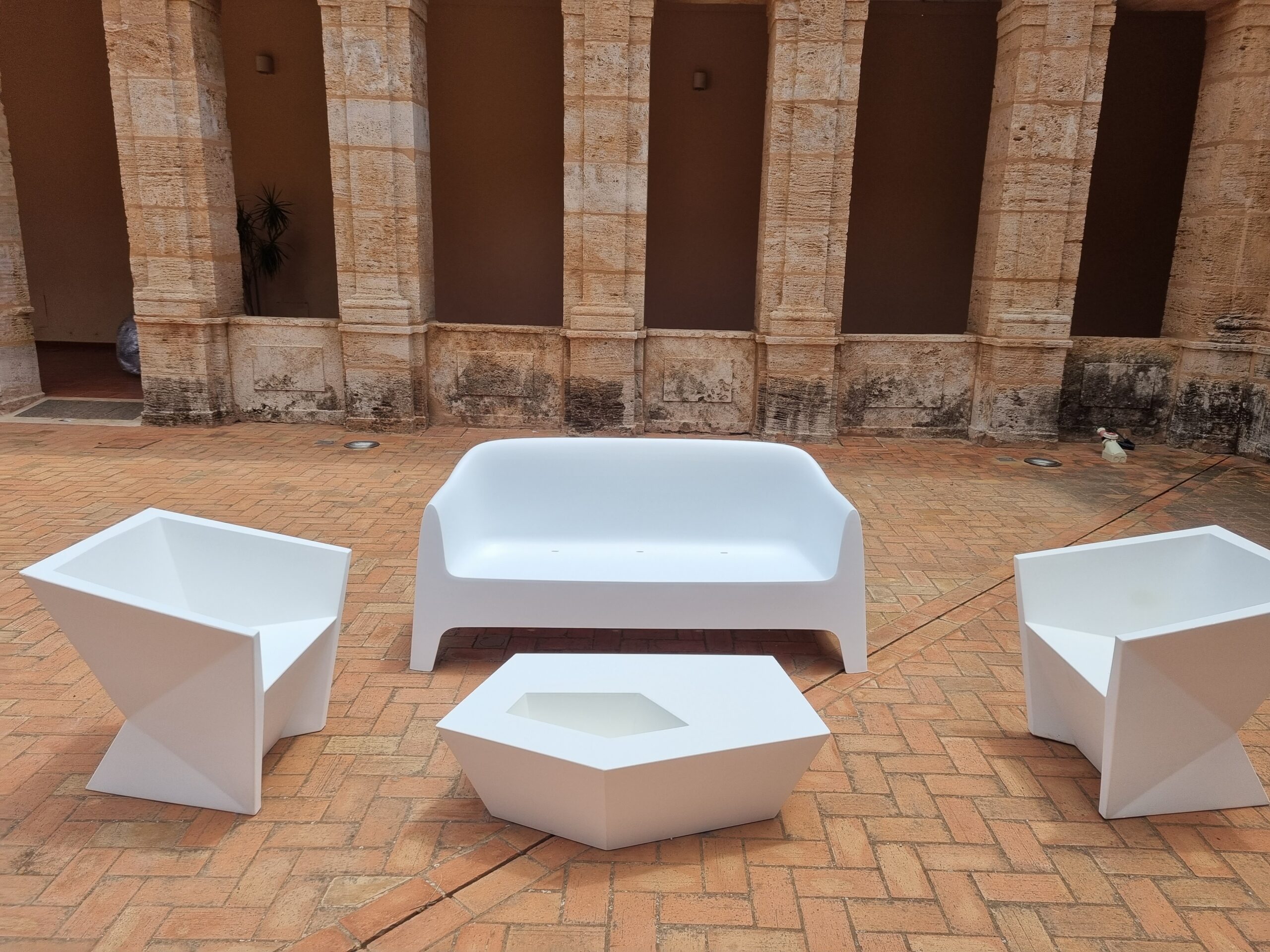 SOFÁ SOLID SILLÓN Y MESA BAJA FAZ 2
