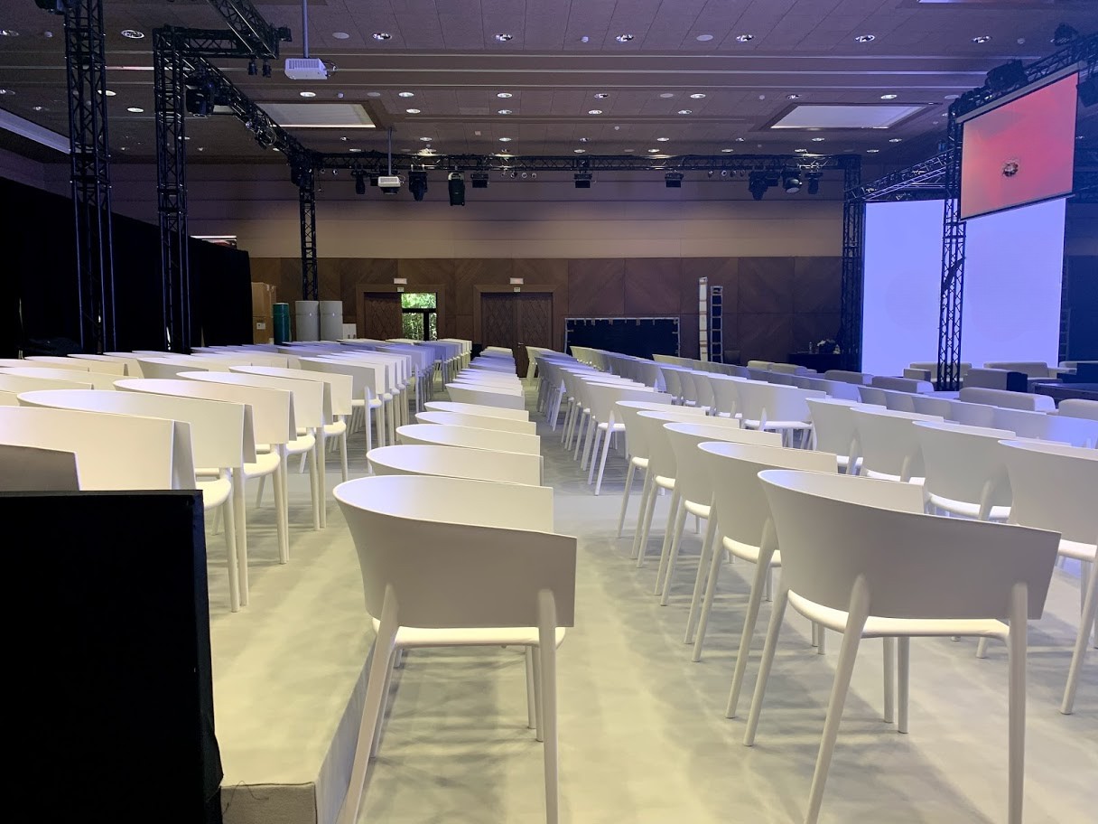 Mobiliario imprescindible para un congreso exitoso
